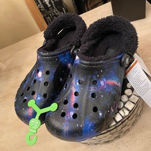 Galaxy printed lined Crocs 7M/9W NWT